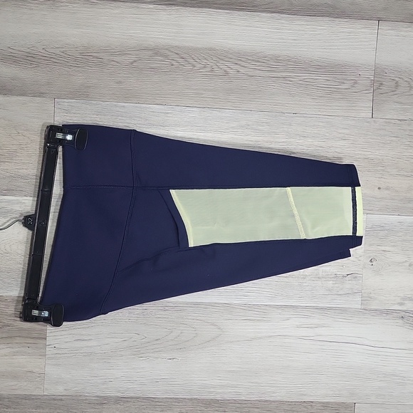 🛍Fabletics Womens XS On The Go High Waisted Short 9" Powerhold Compression - Picture 10 of 10